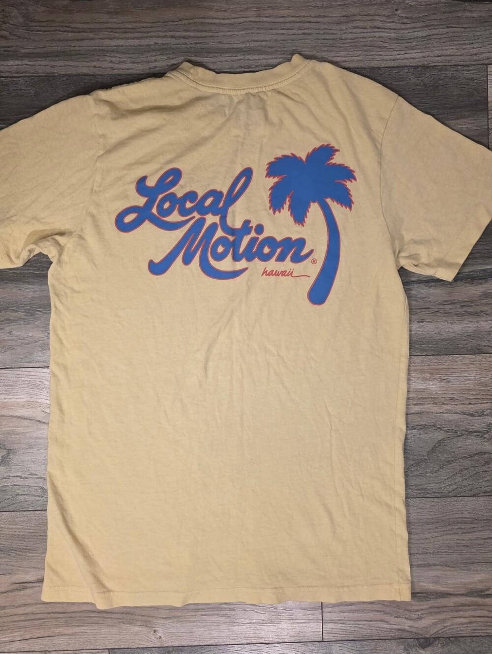 Local Motion Hawaii Men’s Short-Sleeve Yellow Graphic Tee
